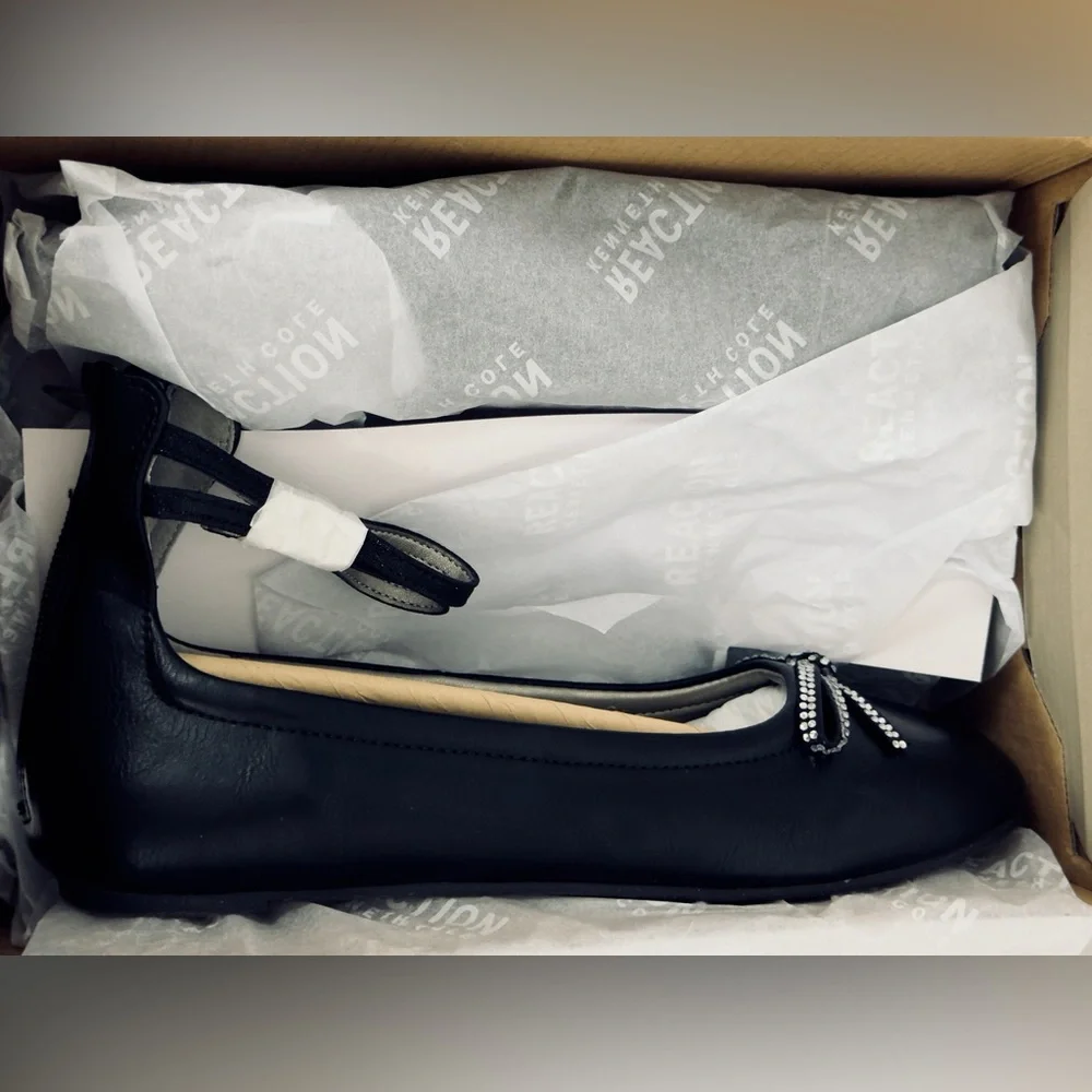 Kenneth Cole New York Big Girls Daisy Luv Black Ballet Flat Shoes US 4.      NWT